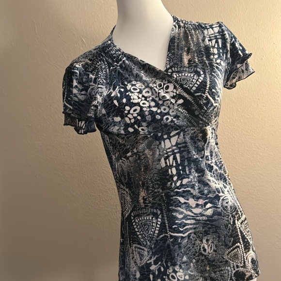 Great condition from boutique:Conrad C Collection XS/TP short sleeve blouse - Picture 4 of 5